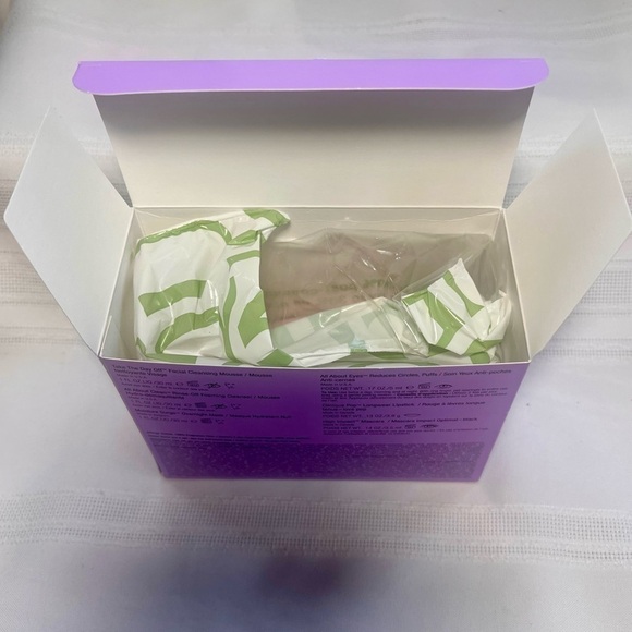 Clinique Gift 6 piece set NEW SEALED $79 Value - Picture 4 of 6